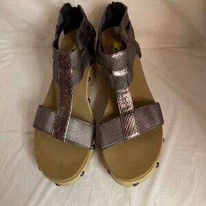 Volatile Zayanta Women's Studded Wedge Sandal in Pewter, size 6